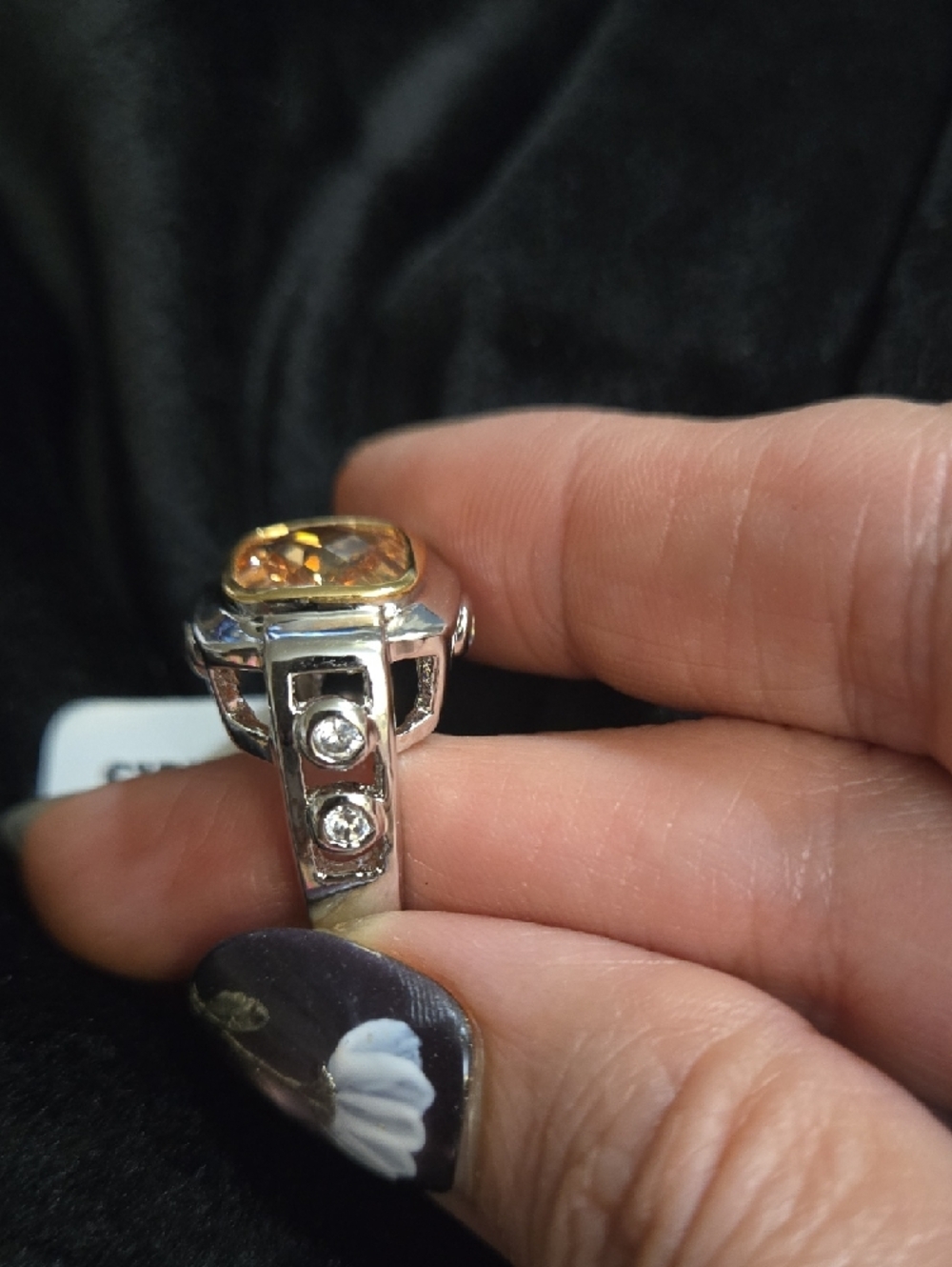 Sterling Silver Ring with Golden Citrine Gemstone - Picture 2 of 4
